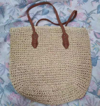Bolsa de palha de crochê feita à mão