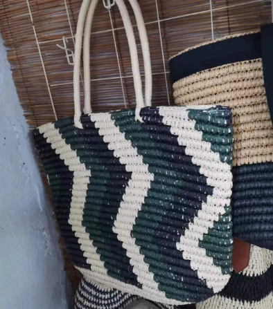 Bolsa de palha de mulheres verdes de listras