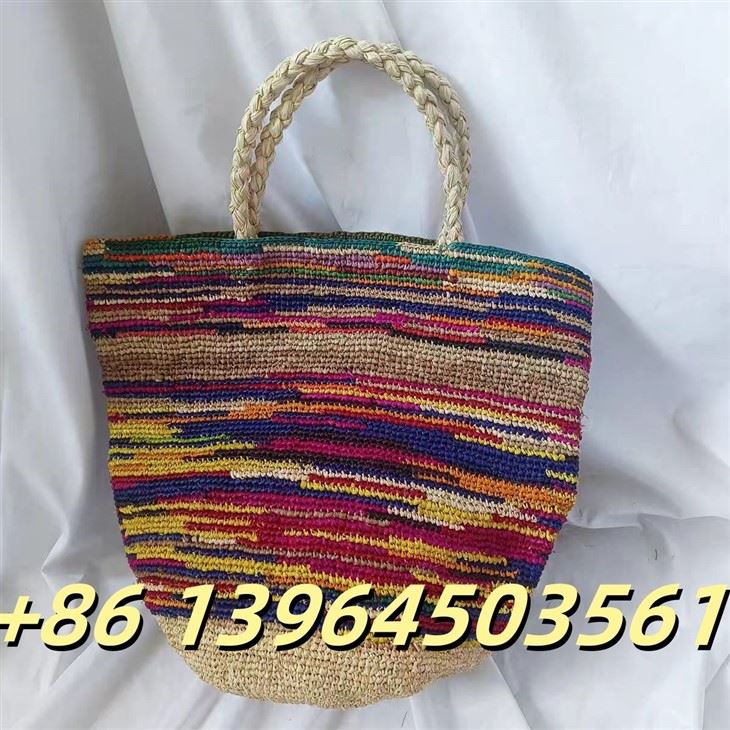 Balde de rafia multicolorida artesanal