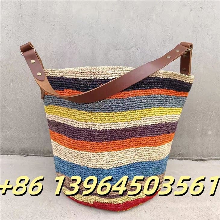 Mulher de Raffia colorida Busket