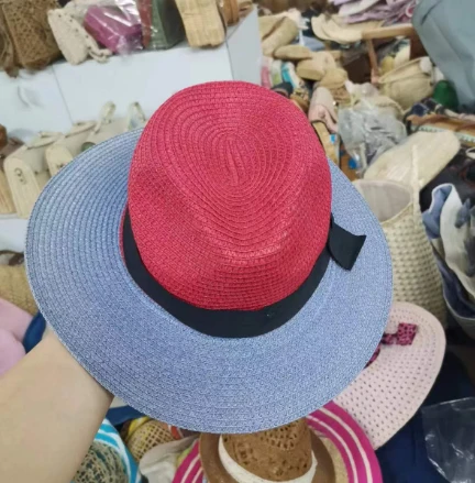 Chapéu feminino multicolorido com fita preta