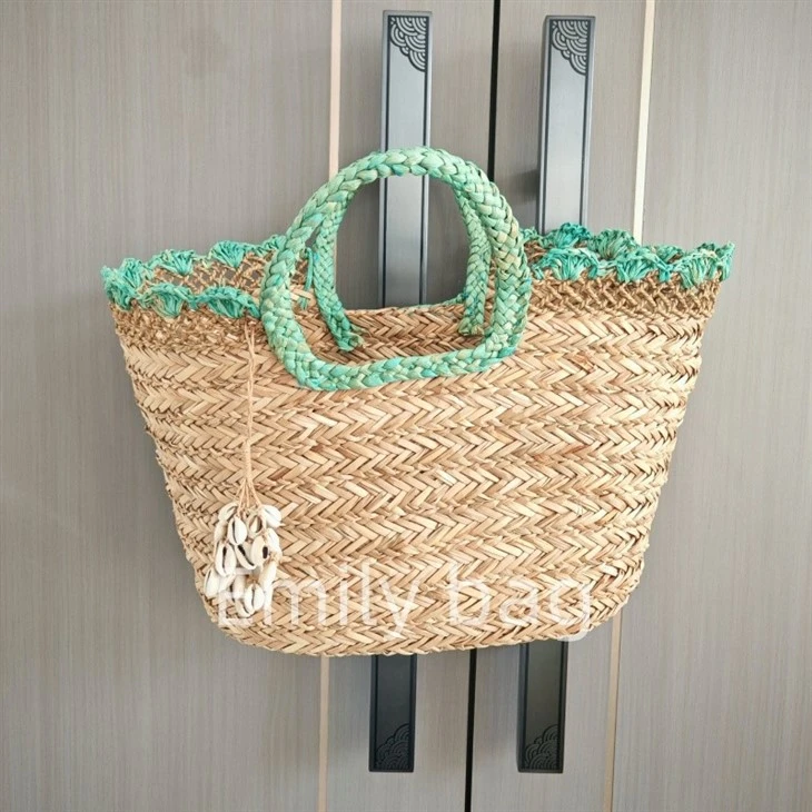Bolsas de ervas marinhas tecidas à mão