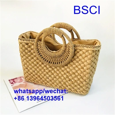 Coleta cuidadosa de bolsas durante o outono e inverno
