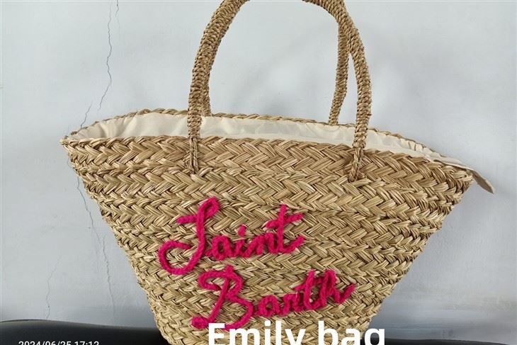 Grandes sacolas femininas de palha