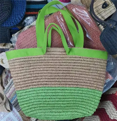 Fita de algodão lida com uma bolsa de palha grande
