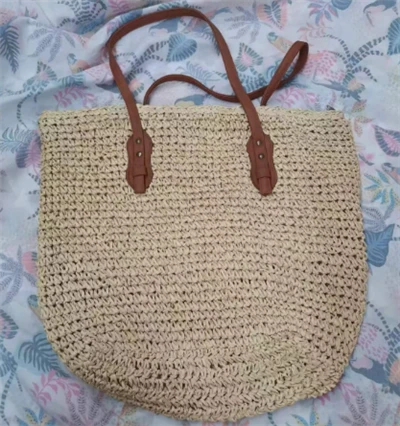 Bolsa de palha de crochê feita à mão