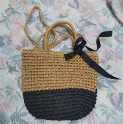 Saco tecido de papel com alça longa marrom e preto