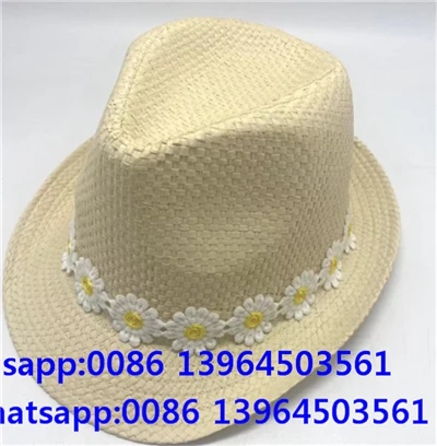 Chapéu Fedora com Flor Pequena