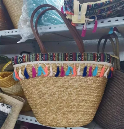 Bolsa de palha de trigo de borla colorida