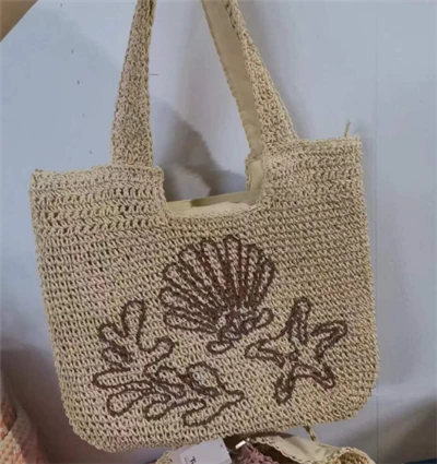Bolsa de ombro de crochê de papel com padrão de bordado