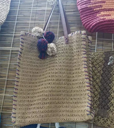 Sacola de verão para senhora em crochê de papel