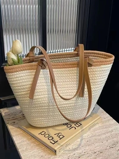 Bolsa de palha feita à mão em corda de algodão branca e marrom