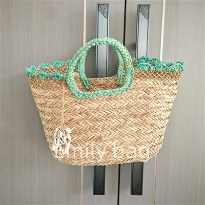 Bolsas de ervas marinhas tecidas à mão