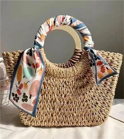 Bolsa feminina de papel tecida à mão com alças de madeira